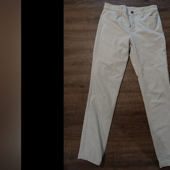 Khaki pants, feminine - Picture 4 of 5